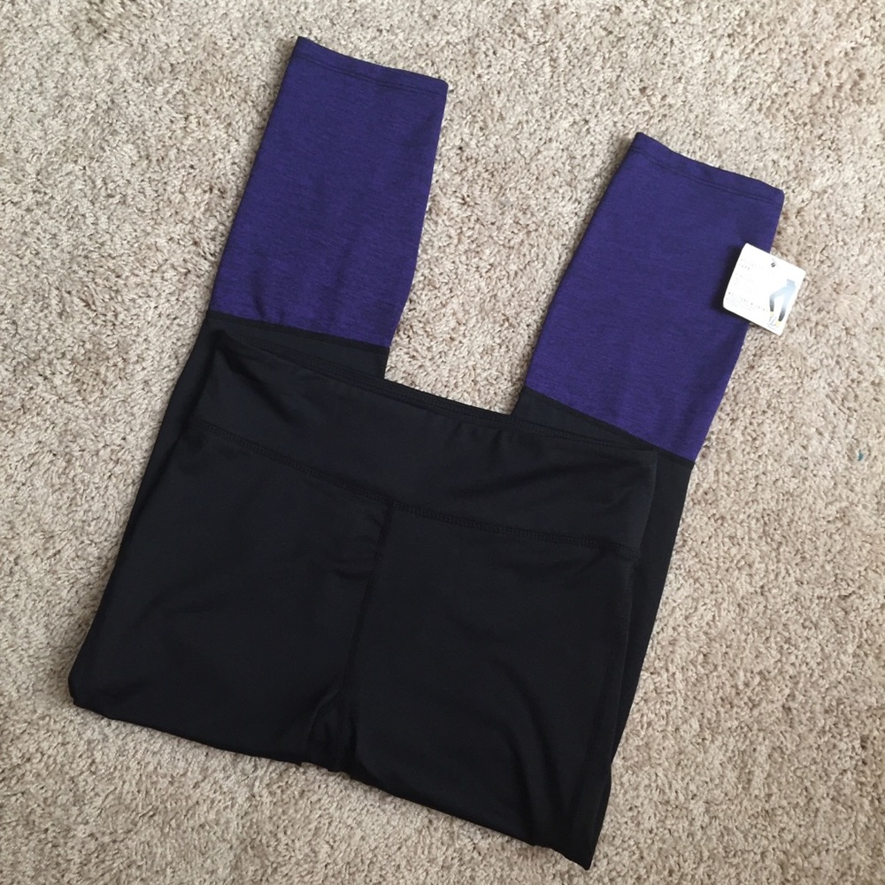 NWT Purple & black active capri leggings